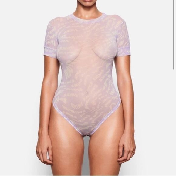 COPY - COPY - SKIMS SUMMER MESH T-SHIRT BODYSUIT/ SWIRL LILAC - Picture 1 of 6